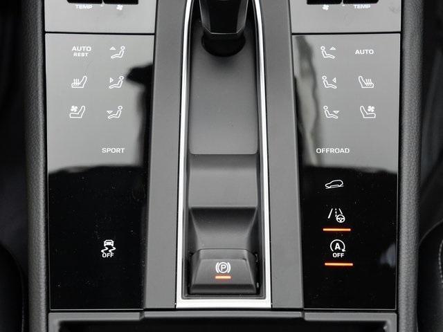 new 2025 Porsche Macan car
