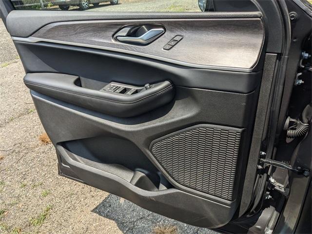 new 2025 Jeep Grand Cherokee L car, priced at $46,556