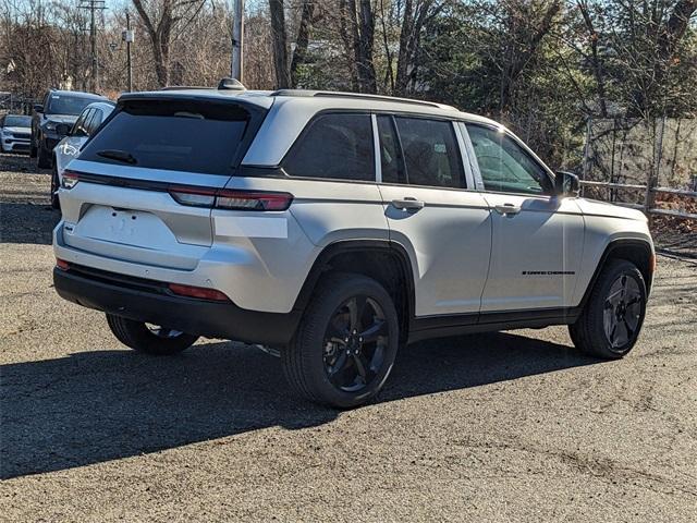 new 2025 Jeep Grand Cherokee car, priced at $45,675