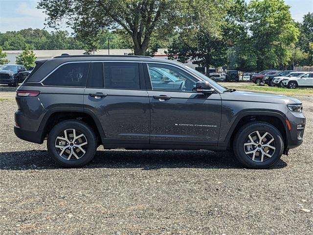 new 2025 Jeep Grand Cherokee car, priced at $46,396