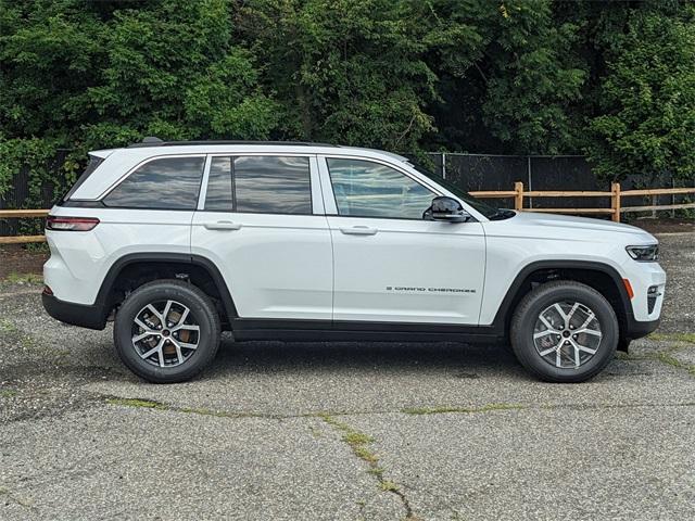 new 2024 Jeep Grand Cherokee car, priced at $44,700