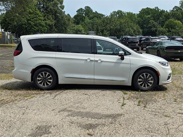 new 2023 Chrysler Pacifica Hybrid car, priced at $49,724