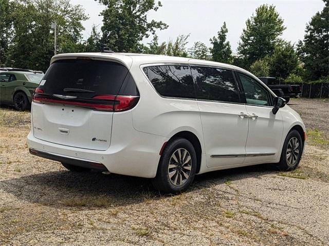 new 2023 Chrysler Pacifica Hybrid car, priced at $49,724