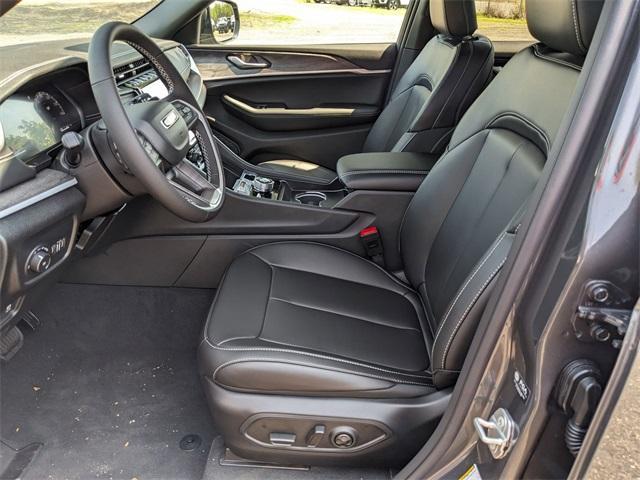 new 2025 Jeep Grand Cherokee car, priced at $43,881