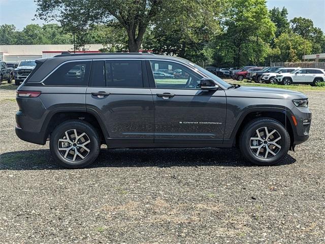 new 2025 Jeep Grand Cherokee car, priced at $43,881