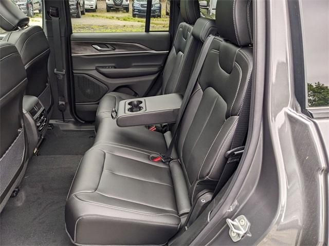new 2025 Jeep Grand Cherokee car, priced at $47,396