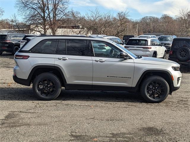 new 2025 Jeep Grand Cherokee car, priced at $44,030