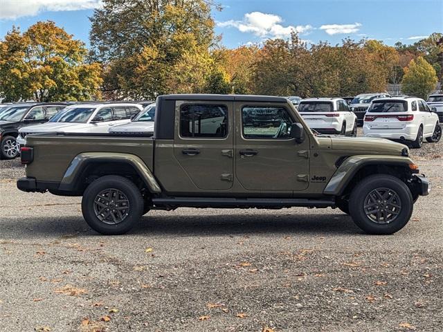 new 2025 Jeep Gladiator car, priced at $46,975