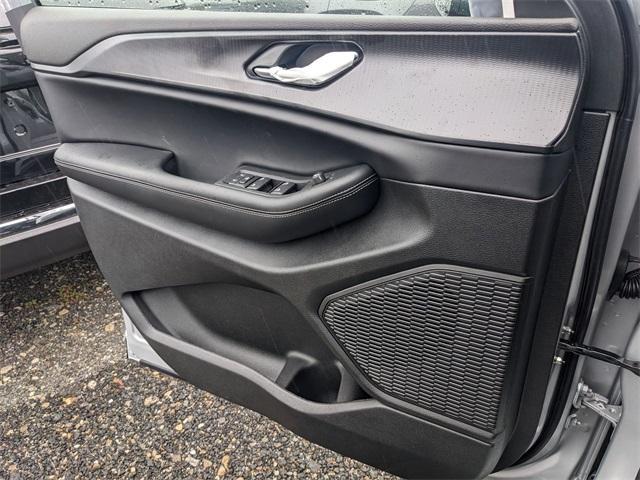 new 2025 Jeep Grand Cherokee car, priced at $42,710