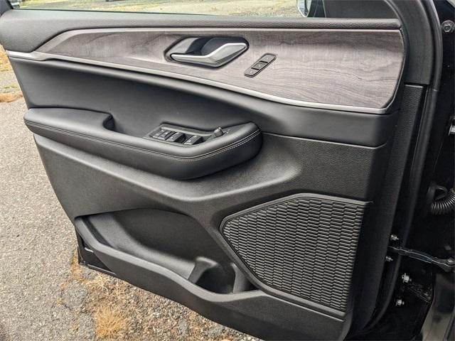 new 2025 Jeep Grand Cherokee car, priced at $46,396