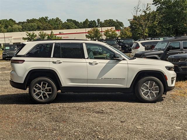 new 2024 Jeep Grand Cherokee car, priced at $44,700