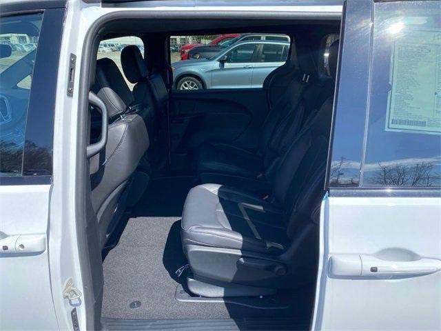 new 2023 Chrysler Pacifica Hybrid car, priced at $46,723