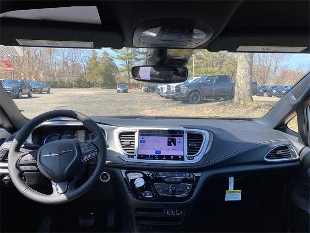 new 2023 Chrysler Pacifica Hybrid car, priced at $46,723