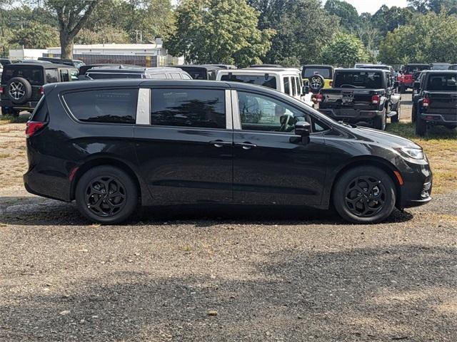 new 2023 Chrysler Pacifica Hybrid car, priced at $50,284