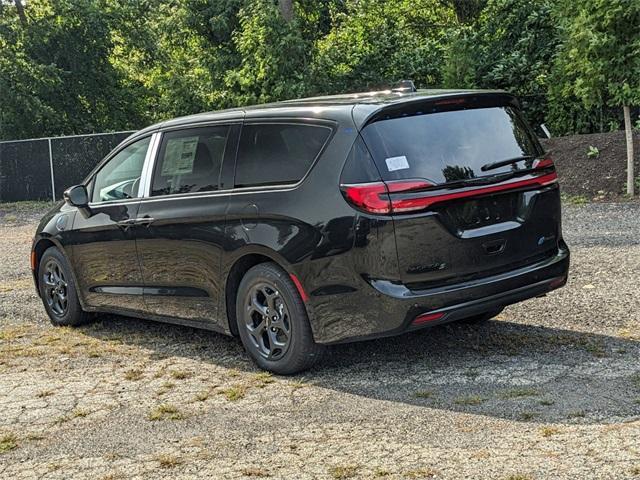 new 2023 Chrysler Pacifica Hybrid car, priced at $50,284