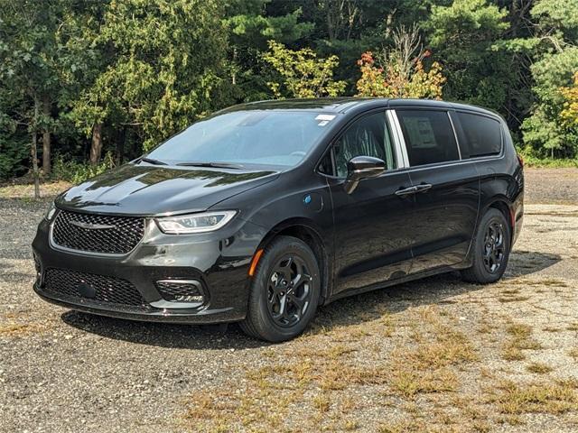 new 2023 Chrysler Pacifica Hybrid car, priced at $50,284