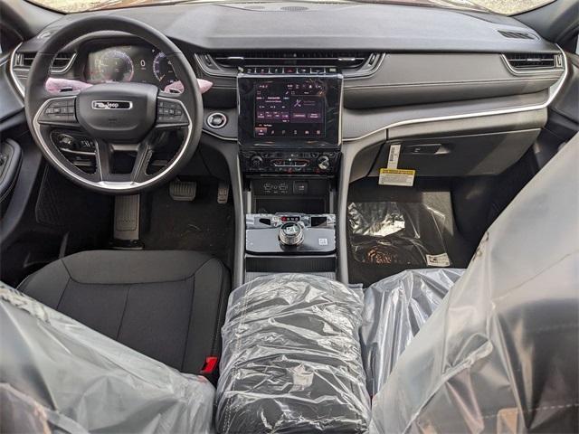 new 2025 Jeep Grand Cherokee car, priced at $44,170
