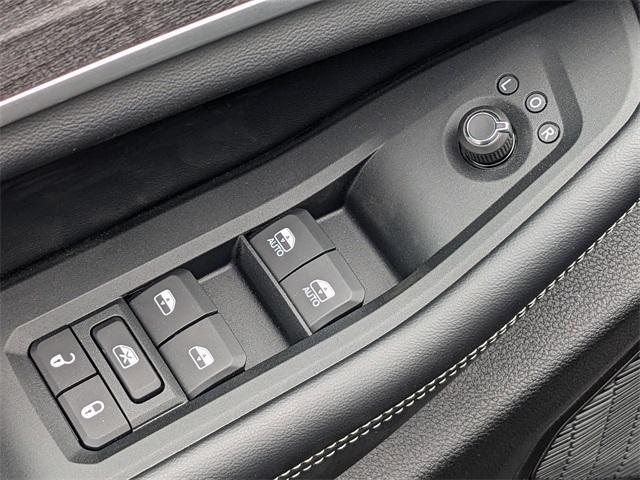 new 2025 Jeep Grand Cherokee car, priced at $46,396
