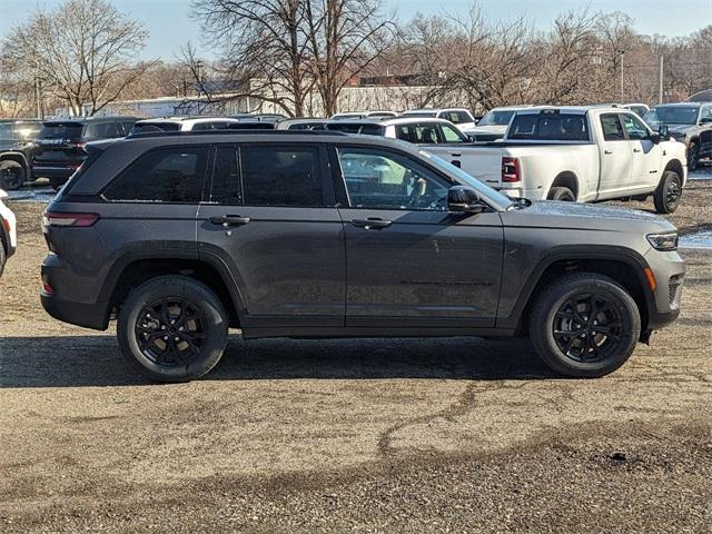 new 2025 Jeep Grand Cherokee car, priced at $44,030