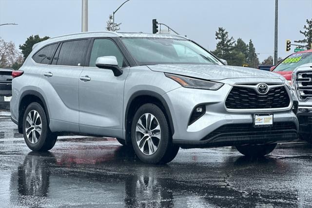 used 2022 Toyota Highlander car, priced at $34,368