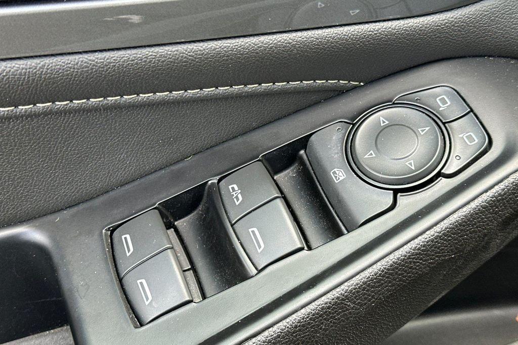 used 2023 Chevrolet Traverse car, priced at $33,971