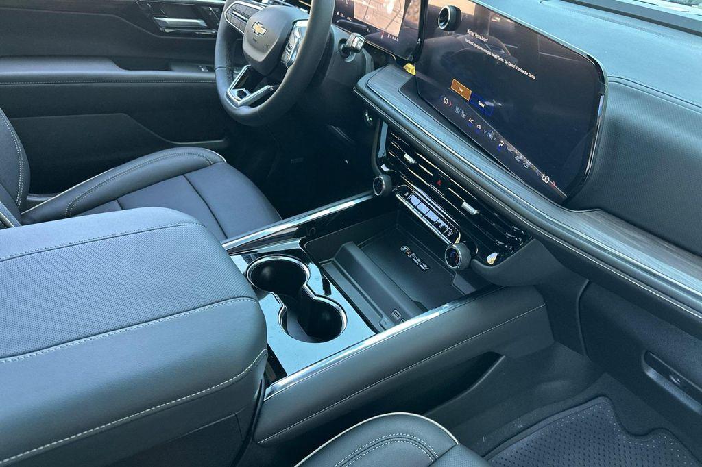 new 2025 Chevrolet Suburban car, priced at $88,335
