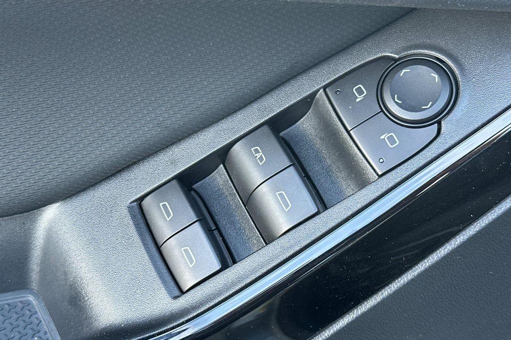 used 2025 Chevrolet Equinox car, priced at $25,032