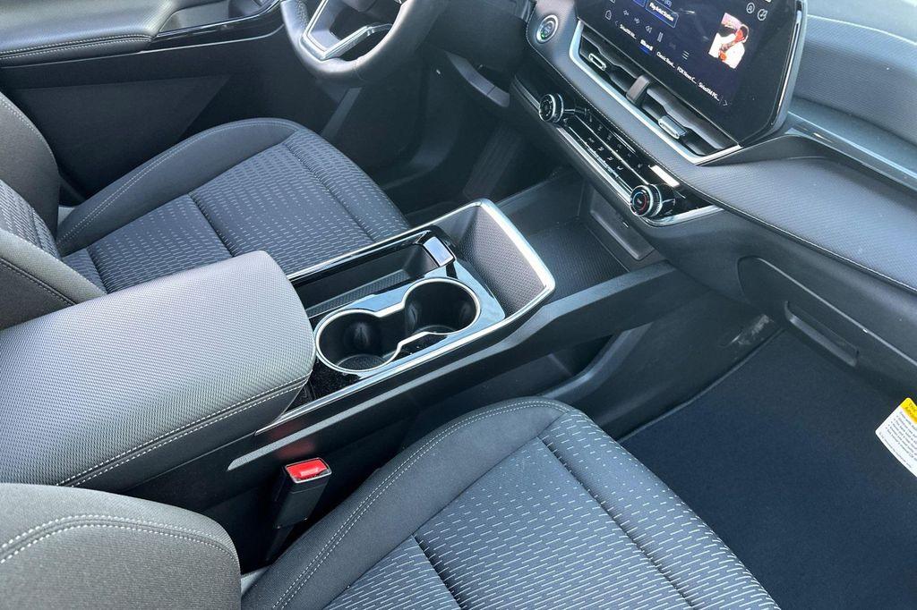 used 2025 Chevrolet Equinox car, priced at $25,032