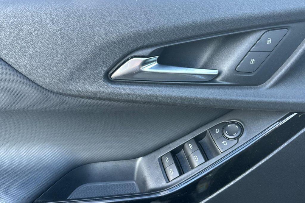 used 2025 Chevrolet Equinox car, priced at $25,032