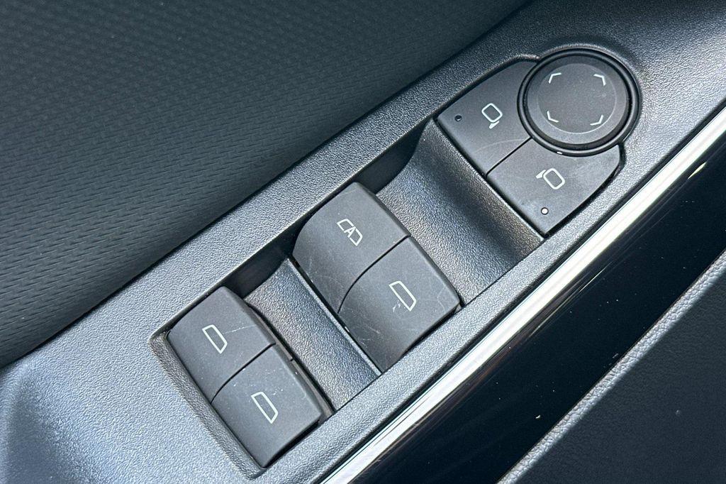 used 2025 Chevrolet Equinox car, priced at $27,354