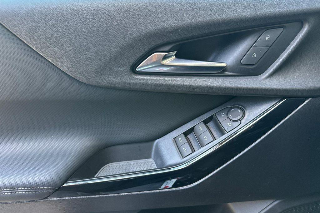 used 2025 Chevrolet Equinox car, priced at $27,354