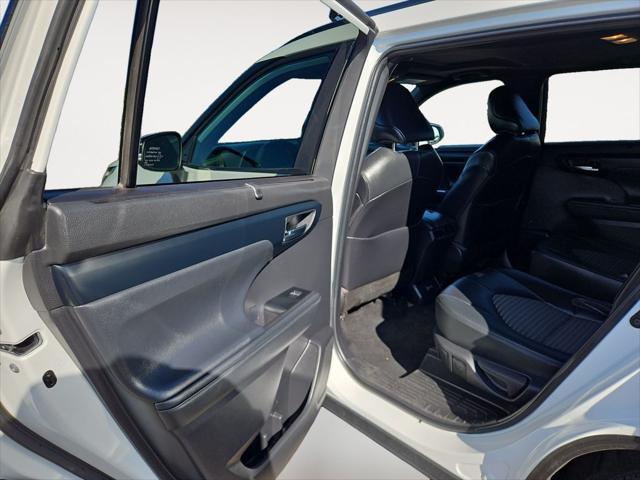 used 2022 Toyota Highlander car, priced at $39,100