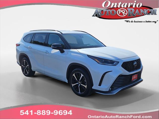 used 2022 Toyota Highlander car, priced at $39,100