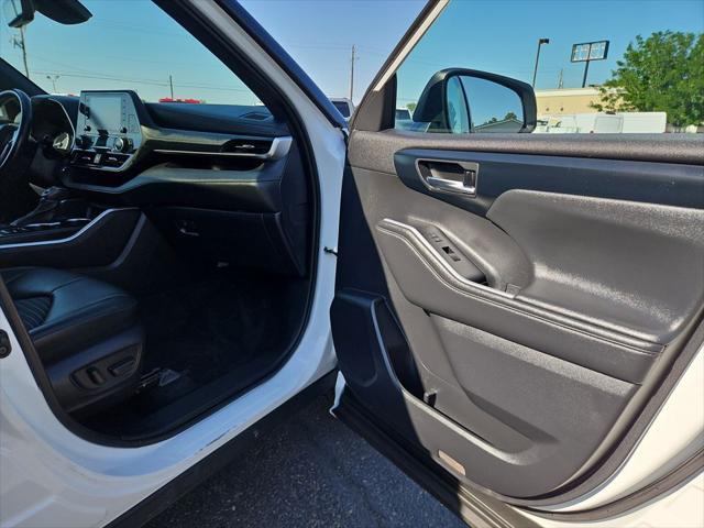 used 2022 Toyota Highlander car, priced at $39,100
