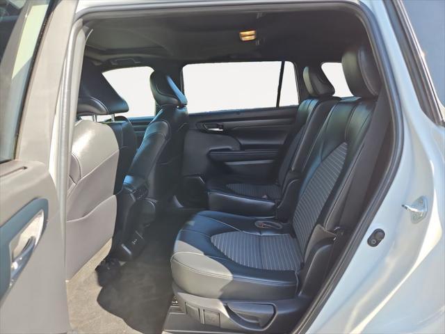 used 2022 Toyota Highlander car, priced at $39,100