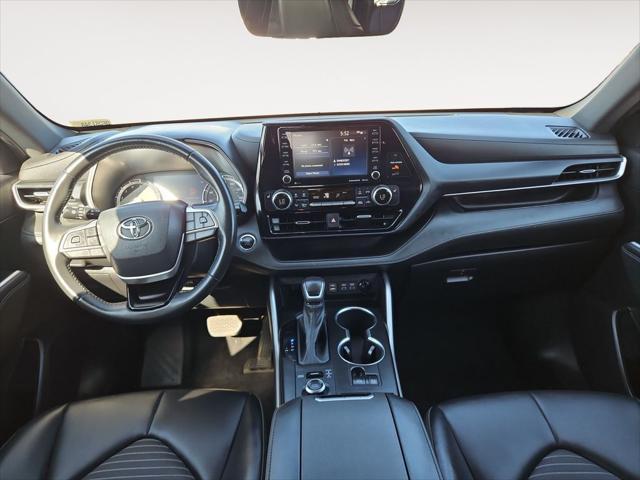 used 2022 Toyota Highlander car, priced at $39,100