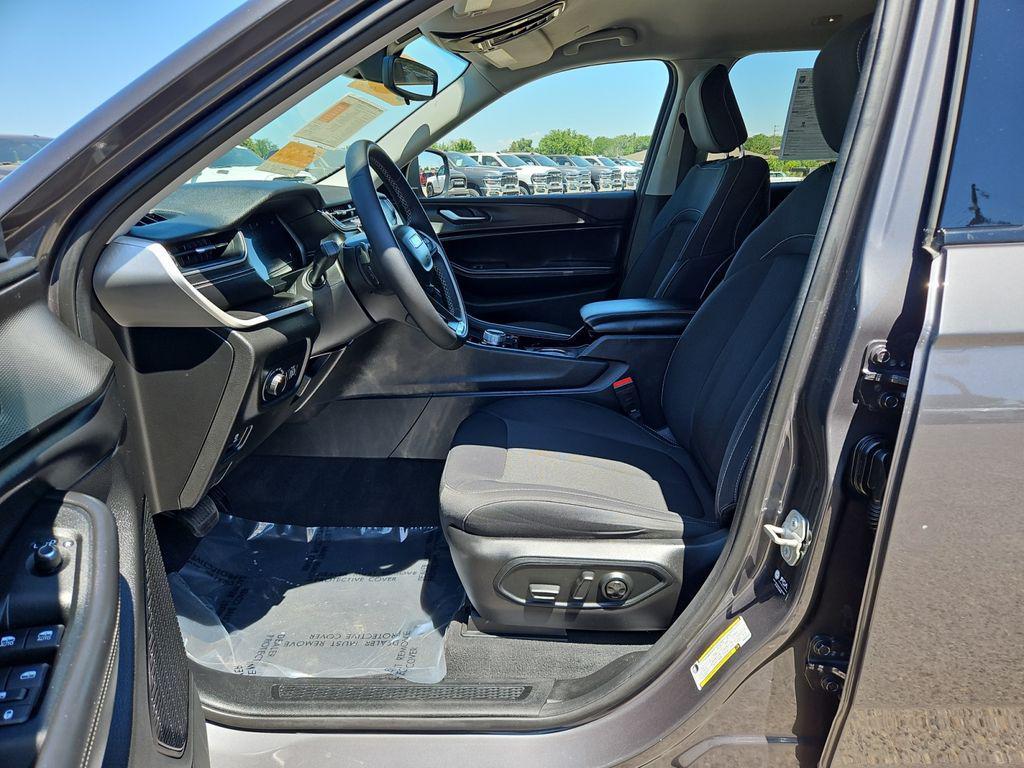 used 2023 Jeep Grand Cherokee L car, priced at $28,000