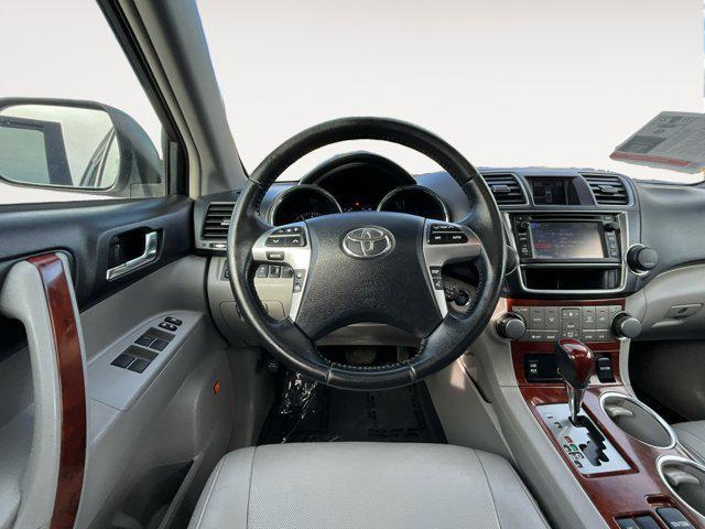 used 2013 Toyota Highlander car, priced at $8,995