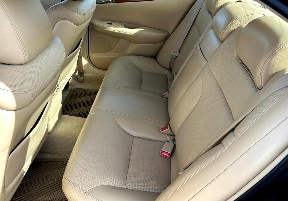 used 2005 Lexus ES 330 car, priced at $12,495