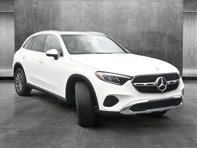 new 2024 Mercedes-Benz GLC 300 car, priced at $55,565