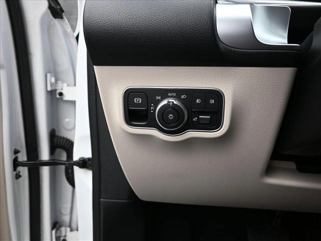 new 2025 Mercedes-Benz GLB 250 car, priced at $46,550
