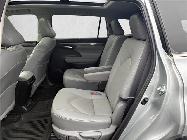 used 2020 Toyota Highlander car, priced at $27,990