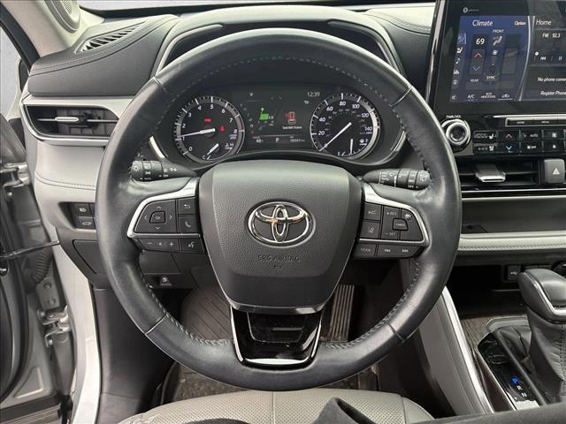 used 2020 Toyota Highlander car, priced at $27,990