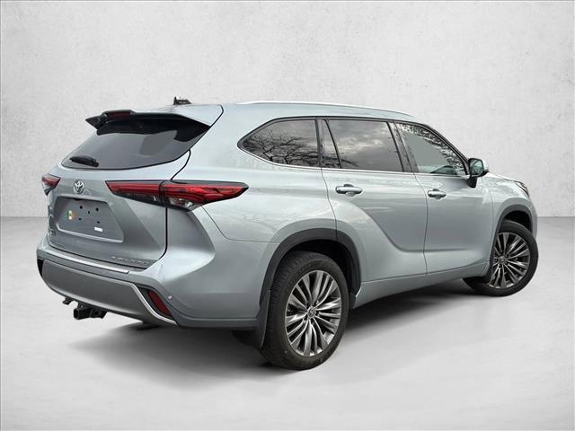used 2020 Toyota Highlander car, priced at $27,990