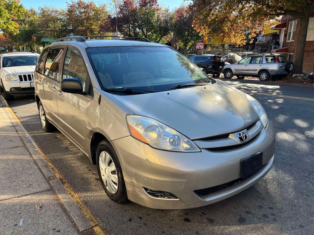 used 2007 Toyota Sienna car, priced at $6,900