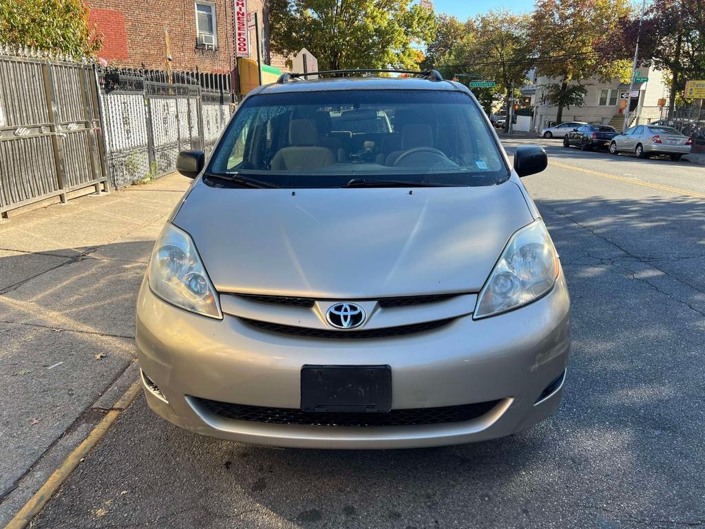 used 2007 Toyota Sienna car, priced at $6,900