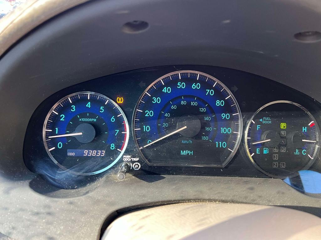 used 2007 Toyota Sienna car, priced at $6,900