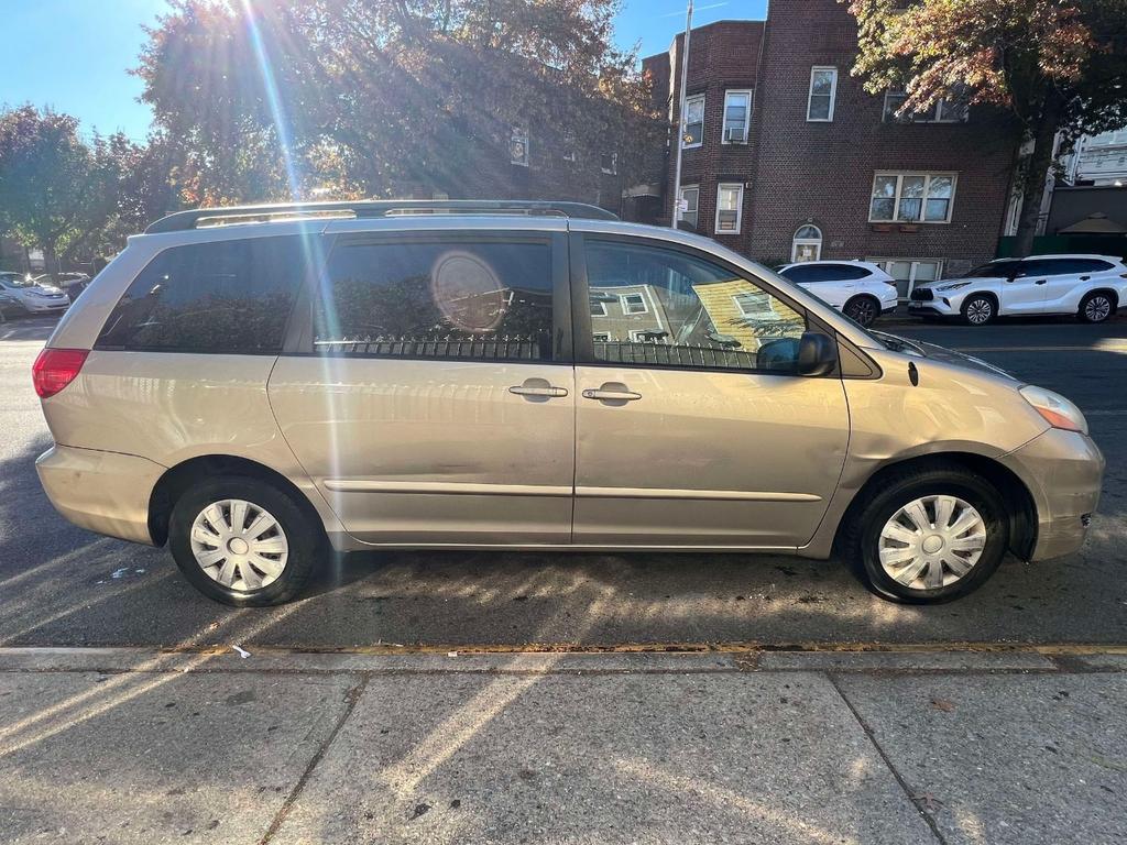 used 2007 Toyota Sienna car, priced at $6,900