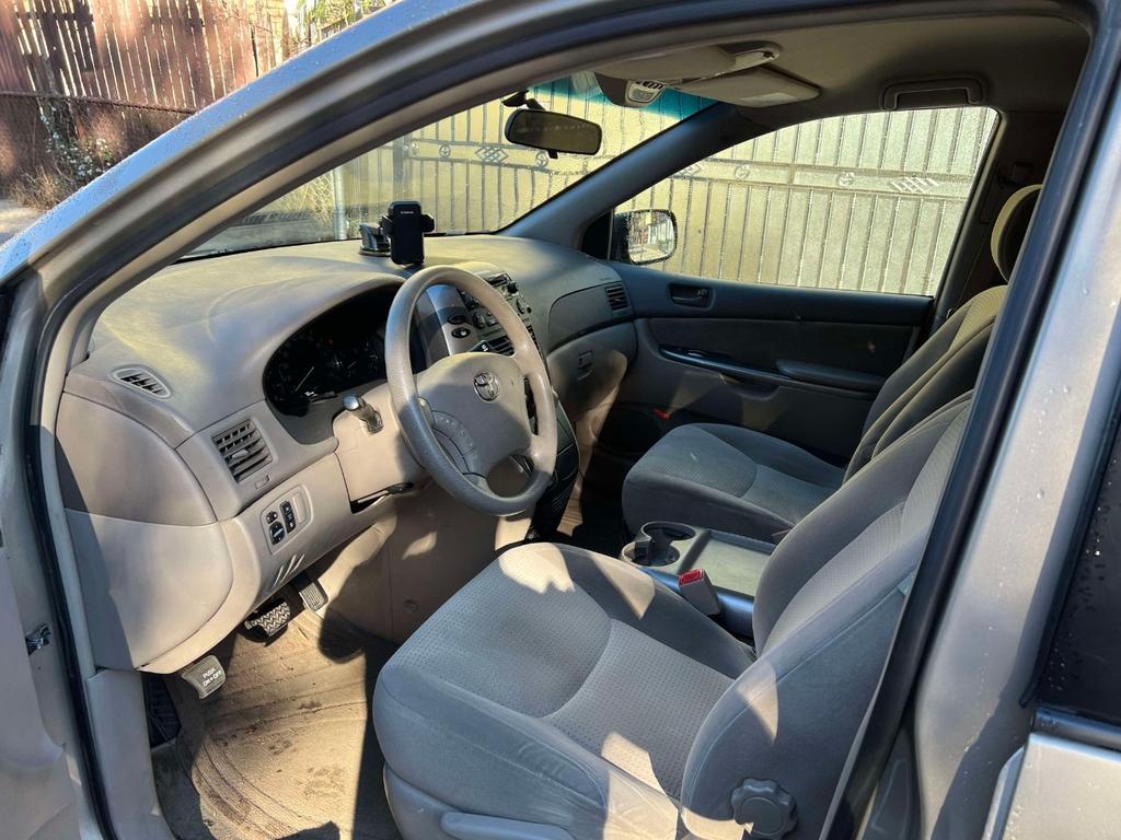 used 2007 Toyota Sienna car, priced at $6,900