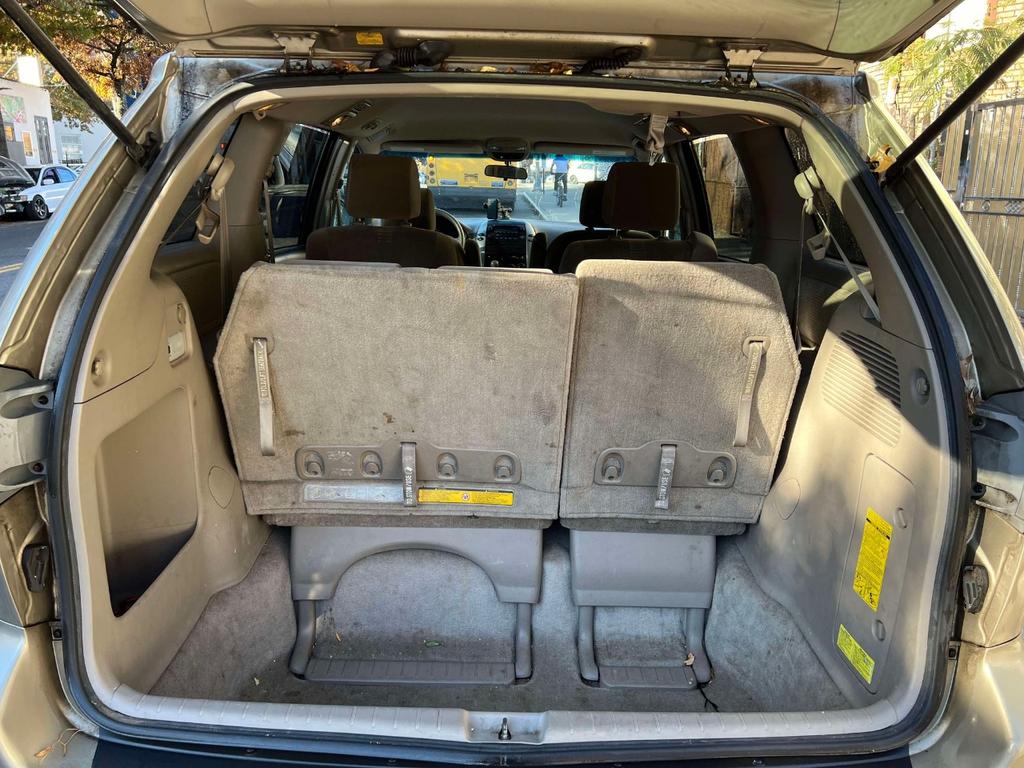 used 2007 Toyota Sienna car, priced at $6,900